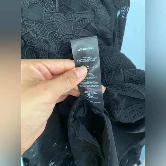 Self Portrait Black Puff Sleeve Leaf
Guipure Midi Dress - Picture 5 of 9